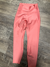 Load image into Gallery viewer, Alo Athletic Pants Size Extra Small
