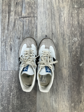 Load image into Gallery viewer, Adidas Casual Shoes Womens 5
