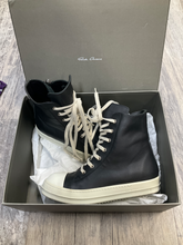 Load image into Gallery viewer, Casual Shoes Mens 9
