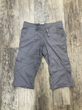 Load image into Gallery viewer, Lululemon Capris Size Large
