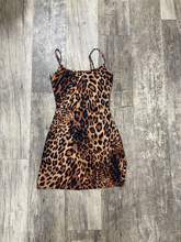 Load image into Gallery viewer, White Fox Dress Size Extra Small
