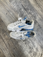 Load image into Gallery viewer, Nike Womens Athletic Shoes Womens 6
