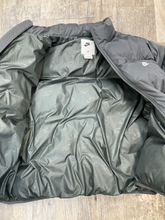 Load image into Gallery viewer, Nike Heavy Outerwear Size Large
