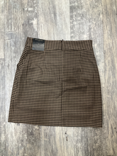 Load image into Gallery viewer, Banana Republic Short Skirt Size Extra Small

