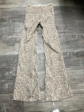 Load image into Gallery viewer, Athletic Pants Size Medium
