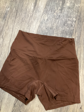 Load image into Gallery viewer, Lululemon Athletic Shorts Size Medium
