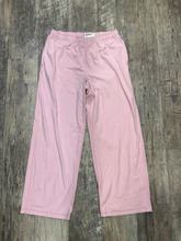 Load image into Gallery viewer, Aritzia Khakis Size Large

