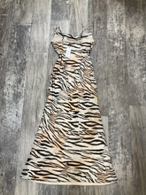 Load image into Gallery viewer, Dynamite Maxi Dress Size Small
