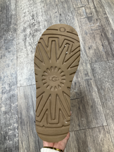 Load image into Gallery viewer, Uggs Boots Womens 10
