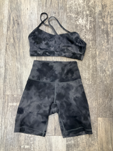 Load image into Gallery viewer, Lululemon Athletic Shorts Size Small
