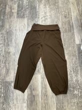Load image into Gallery viewer, Lululemon Khakis Size XXL
