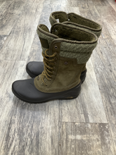 Load image into Gallery viewer, North Face Boots Womens 9
