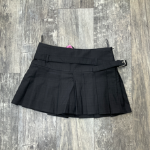 Load image into Gallery viewer, Zara Short Skirt Size Extra Small
