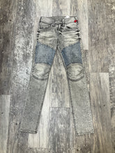Load image into Gallery viewer, True Religion Size 27
