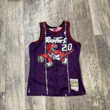Load image into Gallery viewer, Mitchell &amp; Ness Mens Fan Apparel Size Medium
