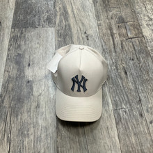 Load image into Gallery viewer, Hat
