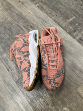 Load image into Gallery viewer, Nike Womens Athletic Shoes Womens 6
