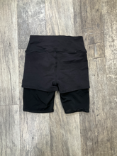 Load image into Gallery viewer, Alo Athletic Shorts Size Medium
