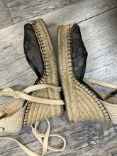 Load image into Gallery viewer, Casual Shoes Womens 7
