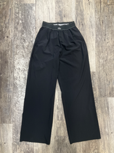 Load image into Gallery viewer, Alo Khakis Size Small
