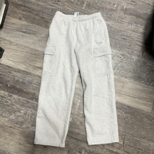 Load image into Gallery viewer, Tna Khakis Size Small
