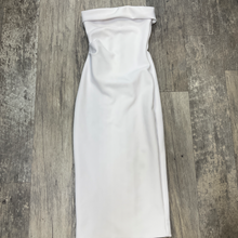 Load image into Gallery viewer, Aritzia Maxi Dress Size Small

