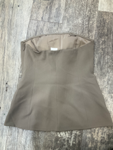 Load image into Gallery viewer, Babaton Tank Top Size Medium
