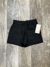 Load image into Gallery viewer, Lululemon Shorts Size Medium (6)
