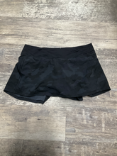 Load image into Gallery viewer, Lululemon Athletic Shorts Size 9/10
