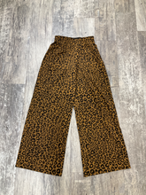 Load image into Gallery viewer, Lululemon Athletic Pants Size Small
