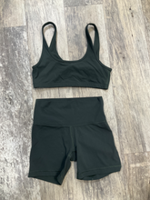 Load image into Gallery viewer, Tna Athletic Shorts Size Small 1/2
