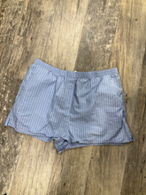 Load image into Gallery viewer, Aritzia Shorts Size Extra Large
