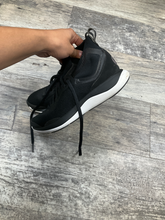 Load image into Gallery viewer, Lululemon Womens Athletic Shoes Womens 6
