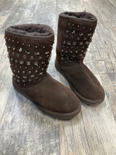 Load image into Gallery viewer, Uggs Boots Womens 7
