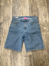 Load image into Gallery viewer, Zara Shorts Size Medium (34)
