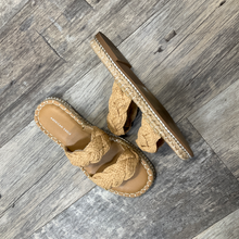 Load image into Gallery viewer, American Eagle Sandals Womens 8
