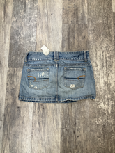 Load image into Gallery viewer, American Eagle Shorts Size Medium
