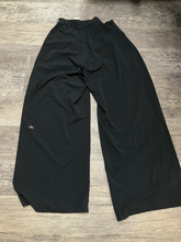 Load image into Gallery viewer, Alo Pants Size Large as is
