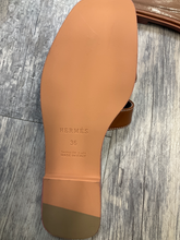 Load image into Gallery viewer, Sandals Womens 5
