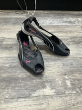 Load image into Gallery viewer, Puma Dress Shoes Womens 5.5
