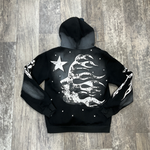 Load image into Gallery viewer, Sweater Size Medium
