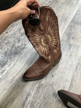 Load image into Gallery viewer, Boots Womens 8
