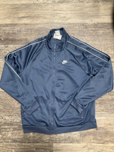 Load image into Gallery viewer, Nike Sweatshirt Size Large
