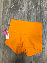 Load image into Gallery viewer, Tna Shorts Size Small
