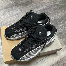 Load image into Gallery viewer, Nike Womens Athletic Shoes Womens 7.5

