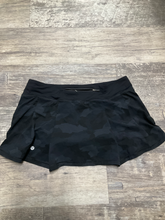 Load image into Gallery viewer, Lululemon Athletic Shorts Size 9/10
