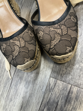 Load image into Gallery viewer, Casual Shoes Womens 7
