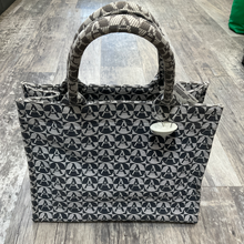 Load image into Gallery viewer, Purse as is
