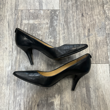 Load image into Gallery viewer, Michael Kors Dress Shoes Womens 6.5
