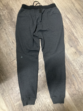 Load image into Gallery viewer, Lululemon Khakis Size Medium

